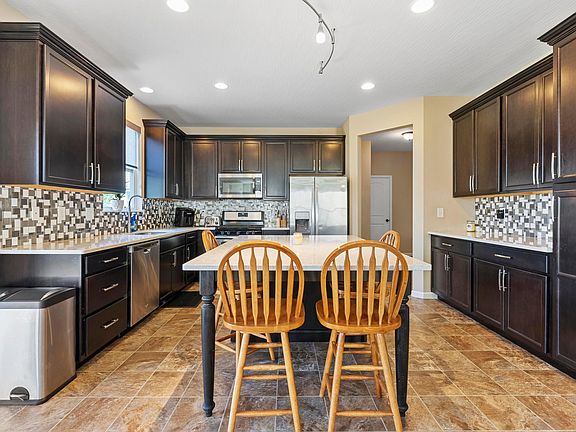 4th image of 106 Mannaseh Dr W