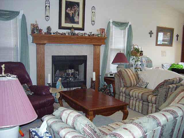 2nd image of 513 E Berry St