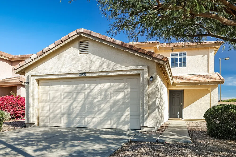 4 bed, 2.0 bath, 1831 sqft, $1,865 — Photo 1