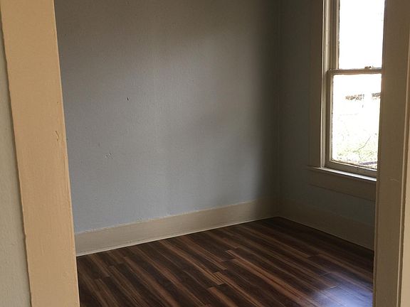 2nd image of 2814 Desoto St