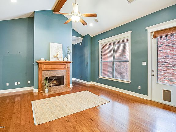 4th image of 302 Floridian Ln