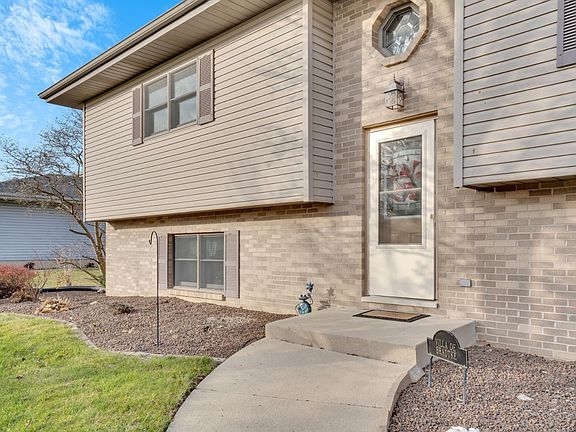 3rd image of 11710 N Magoun Dr