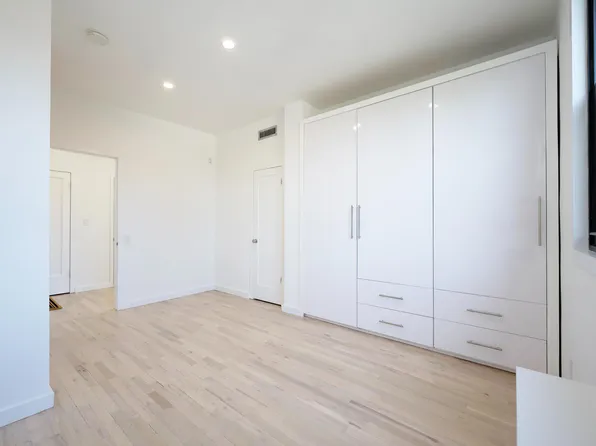 254 Elizabeth Street image 17 of 19