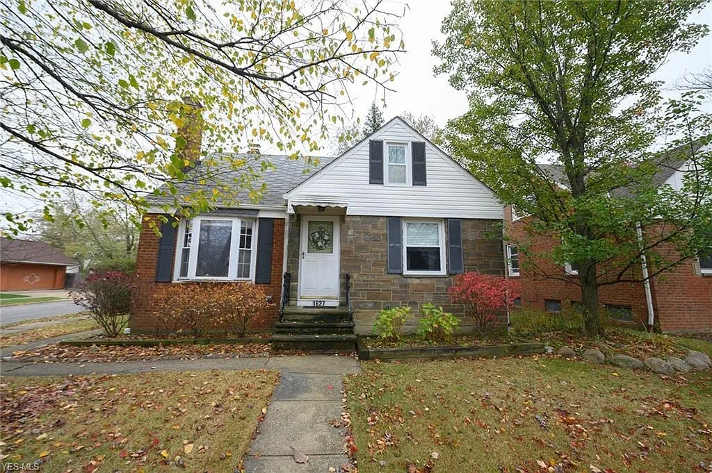 1627 Temple Ave photo 1