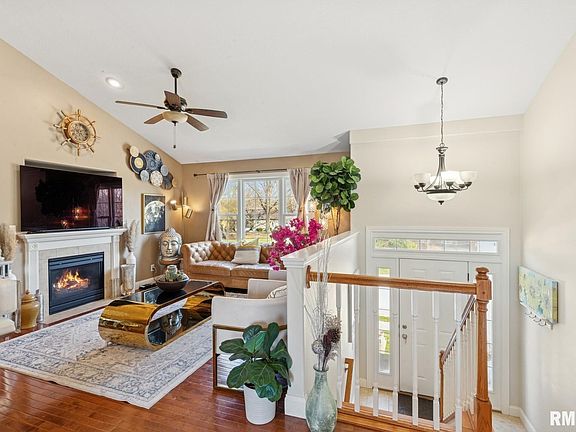 3rd image of 20 Hidden Valley Cir