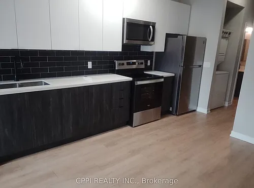 140 Simcoe St Photo 1