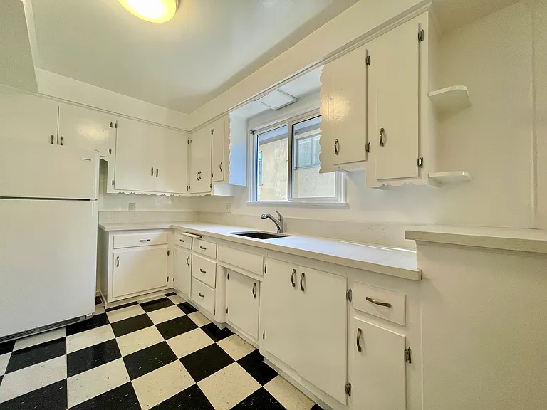 1266 N Laurel Ave #3 — Photo 9