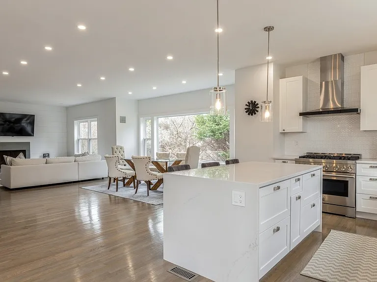 127 Highland Rd — Photo 1