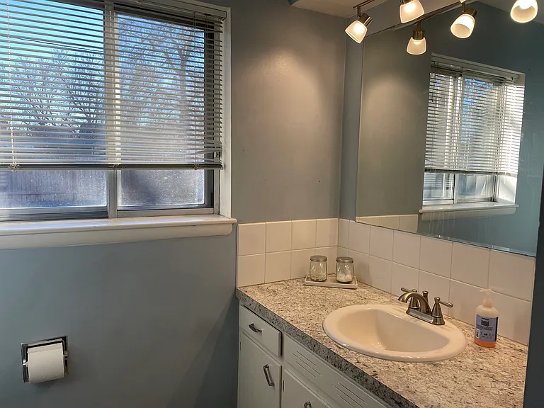 903 W Linden St — Photo 13