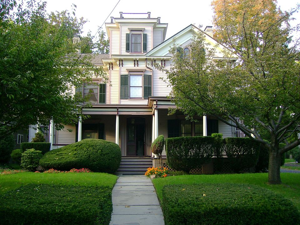 Samanna Hall