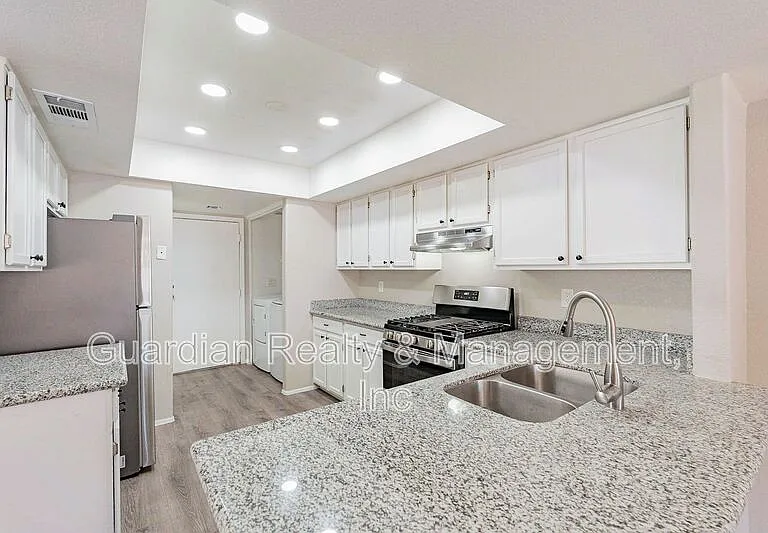 4389 S Potter Dr — Photo 6
