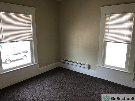 4th image of 905 Watkins St SE