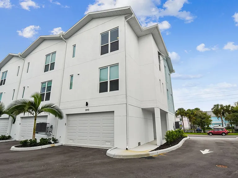 3826 Pompano Dr SE — Photo 92