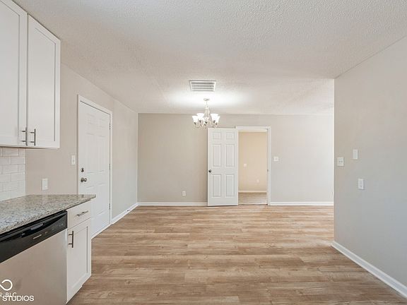 5th image of 216 N Amrhein Dr