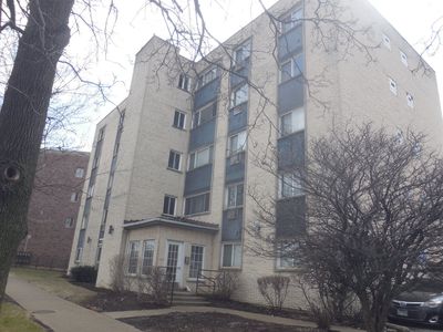 4976 N Milwaukee Ave APT 401, Chicago, IL, 60630