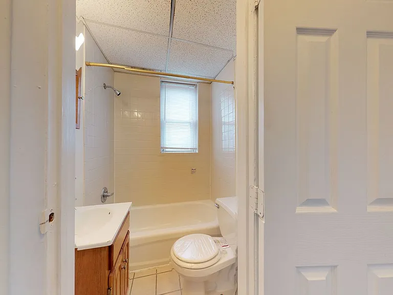 Chester Lynn Apartments — Photo 26