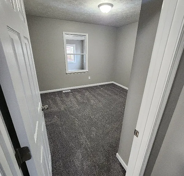 1146 Morris Ave — Photo 3