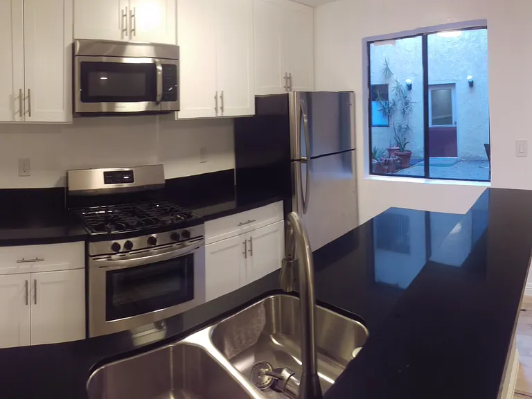 7523 Hollywood Blvd — Photo 45