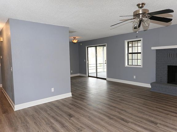 5th image of 128 Lakeshore Dr