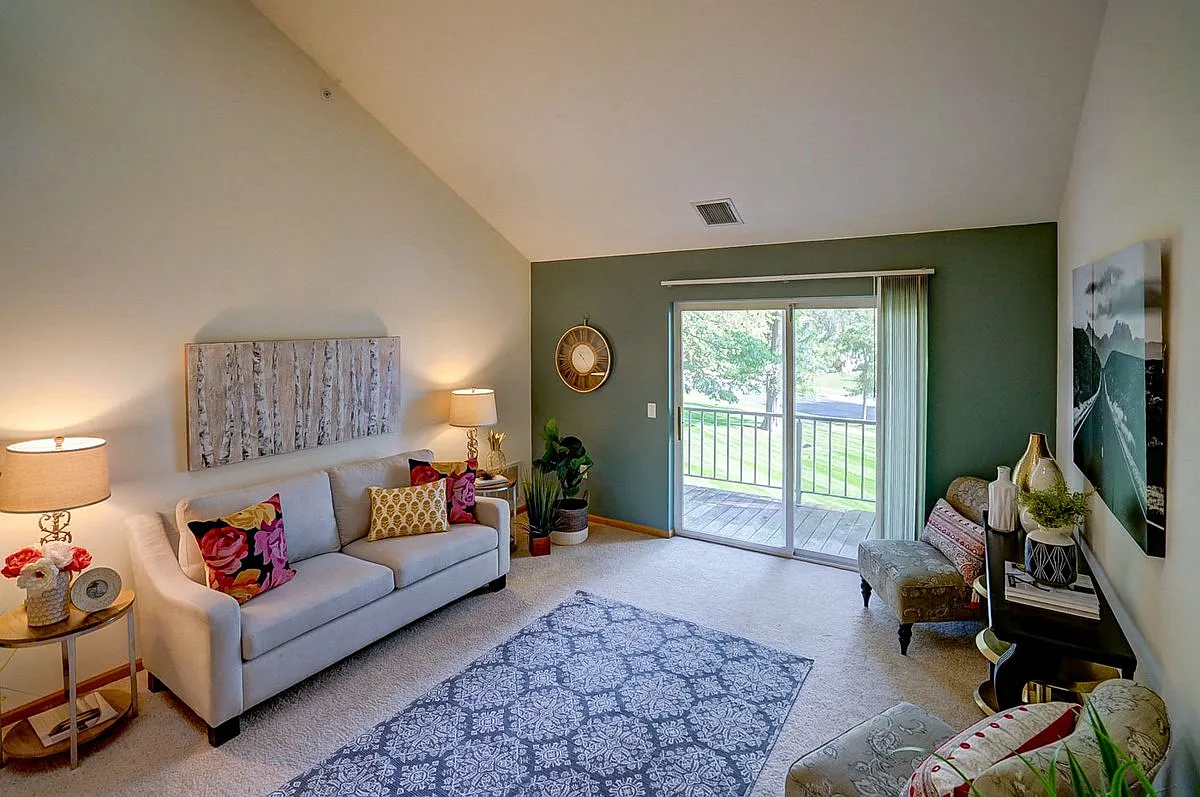 Hawks Ridge — Photo 2