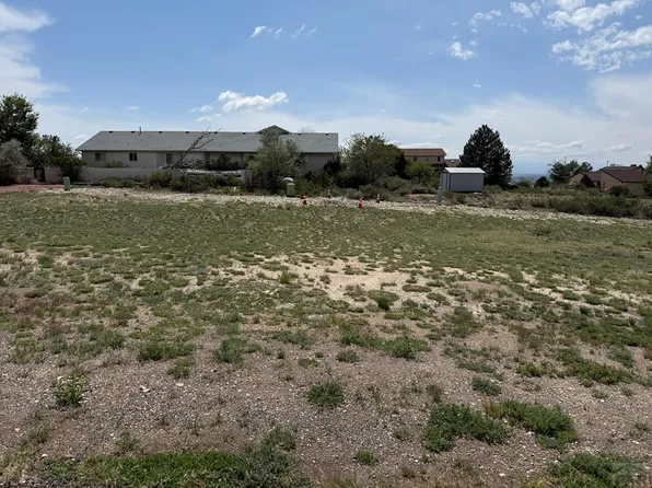 821 S Dogwood Dr, Pueblo West, CO 81007