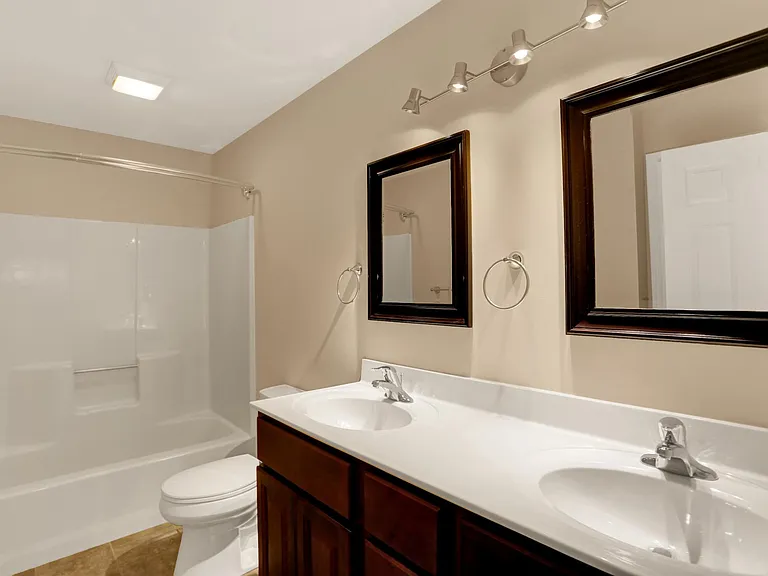 Main bathroom in both the modern and contemporary units