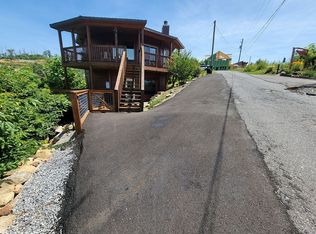 826 Leisure Ln, Gatlinburg, TN 37738