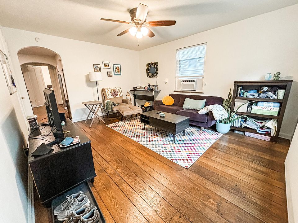 Living room - view from entry