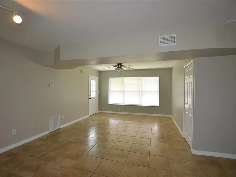 834 Dolores St — Photo 8