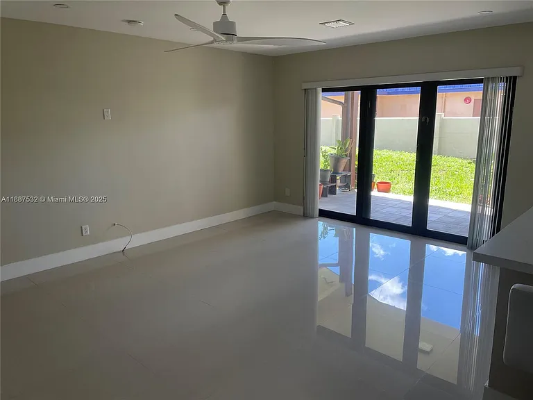 5002 Sheridan St — Photo 5