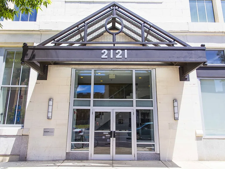 2121 Market Street — Photo 20