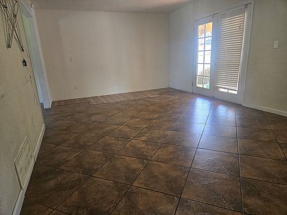 5th image of 1733 Silvaire Dr