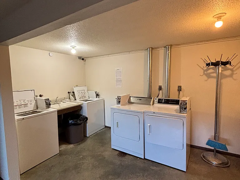 2727 S Sterling Ave #G — Photo 31