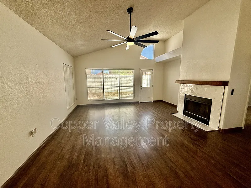 3 bed, 2.5 bath, 1514 sqft, $2,195 — Photo 4