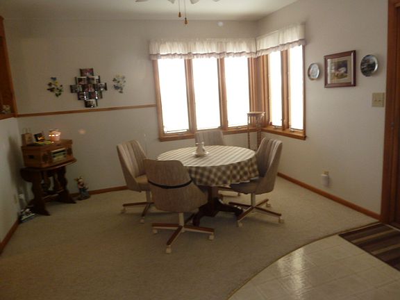 4th image of 13014 Harveyville Rd
