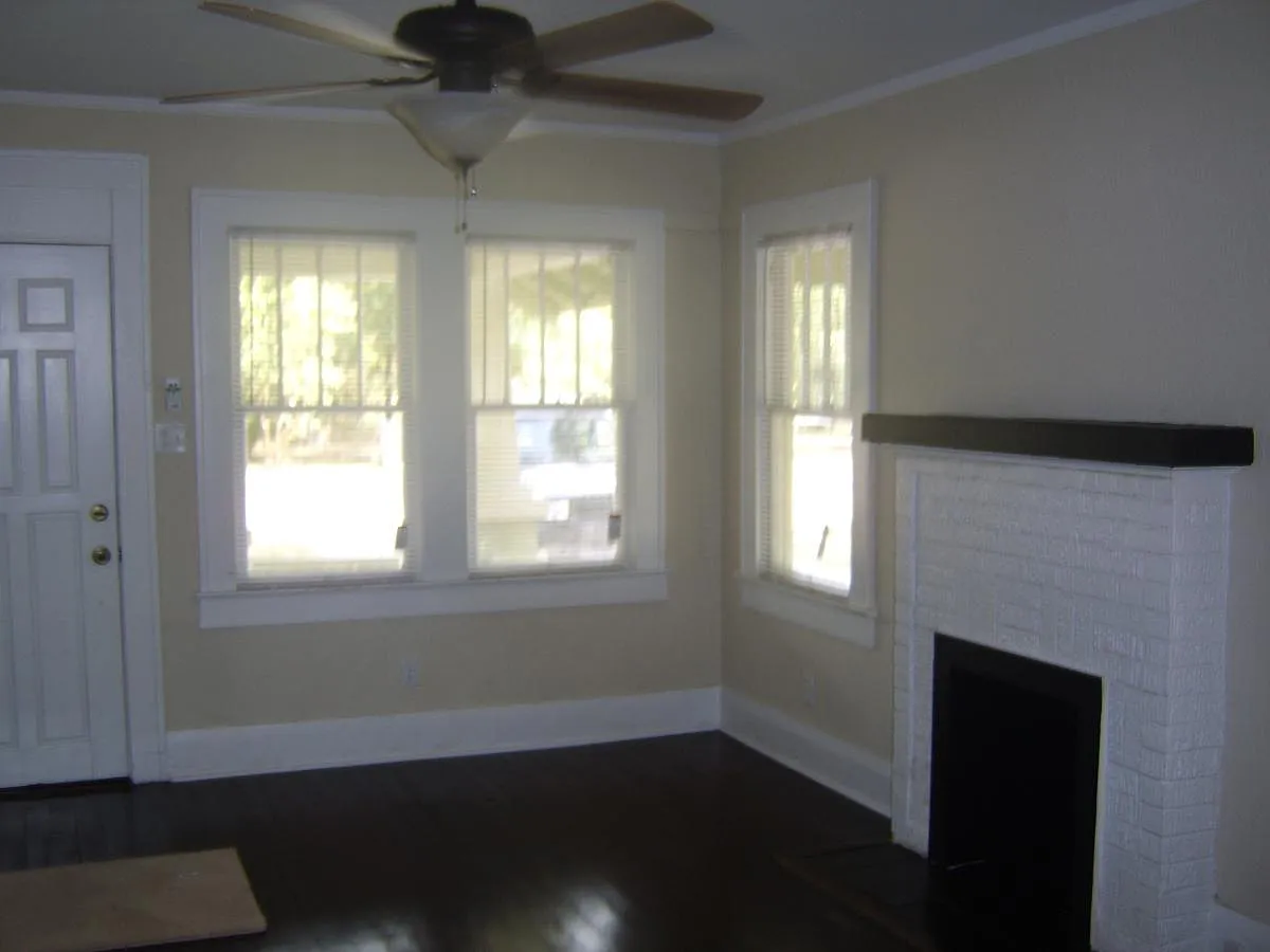 2 bed, 1090 sqft, $1,825 — Photo 2