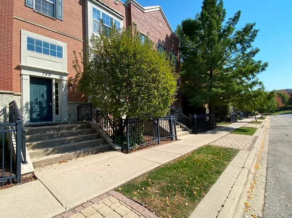 749 Station Blvd, Aurora, IL 60504