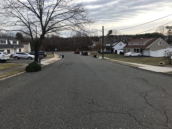 4th image of 49 Manhasset Ave