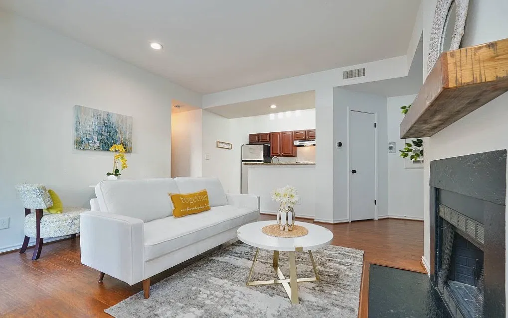 3922 Penderview Dr — Photo 1