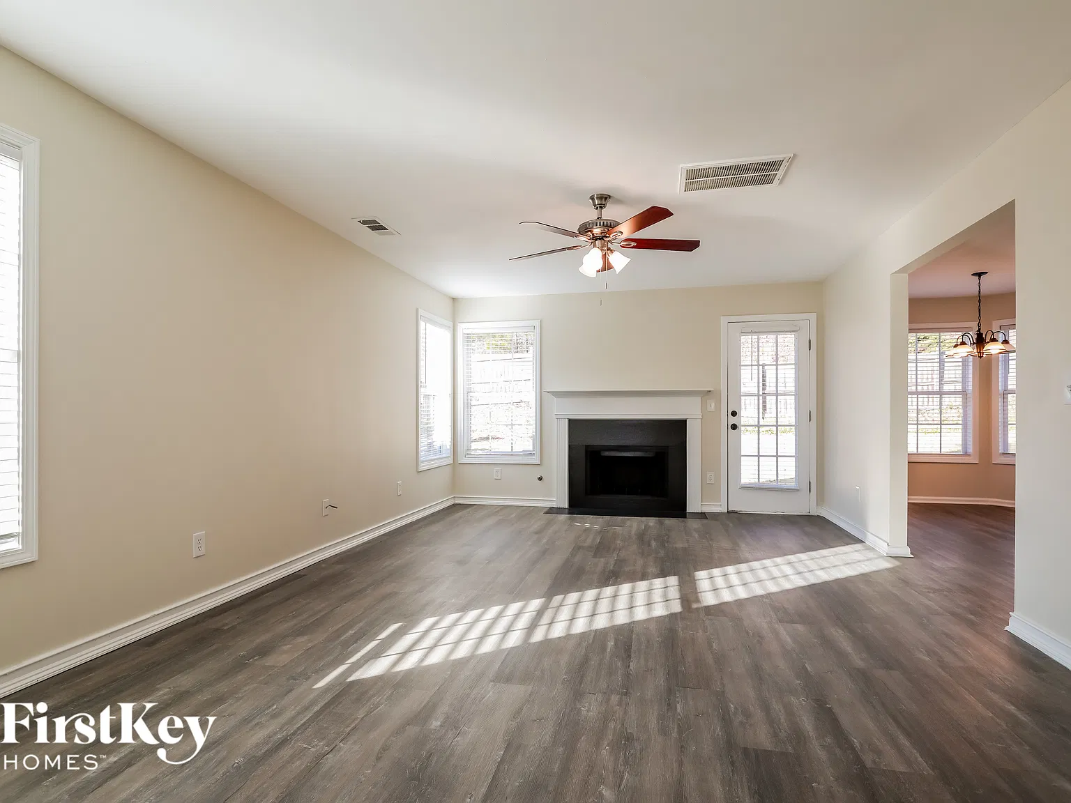 4 bed, 2.5 bath, 2412 sqft, $2,785 — Photo 2