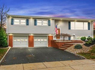 26 Wilk Rd, Edison, NJ 08837