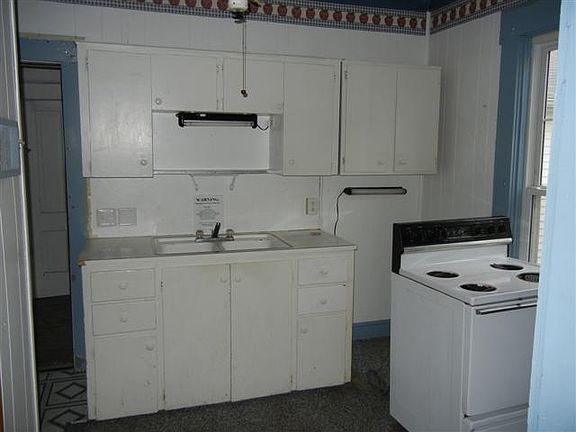 3rd image of 223-225 N Miami St