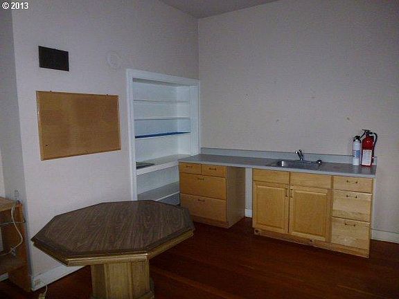 4th image of 105 NW Lincoln St