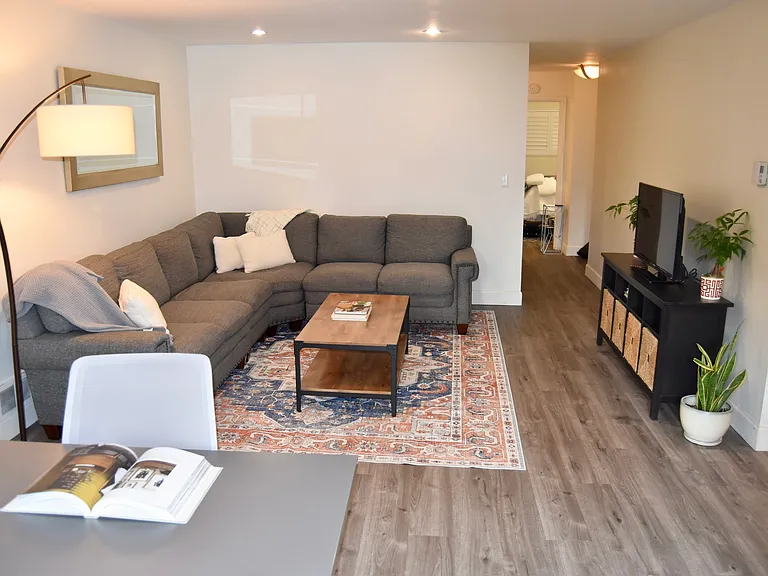321 Bellevue Way SE — Photo 8