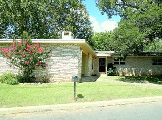 408 W Burbank St, Fredericksburg, TX 78624