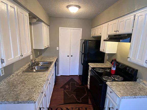 3rd image of 5912 Holiday Ln #D