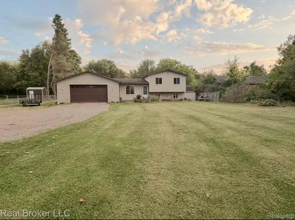 3725 Bronson Lake Rd, Lapeer, MI 48446