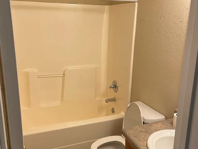 668 Gardner Dr SE — Photo 3