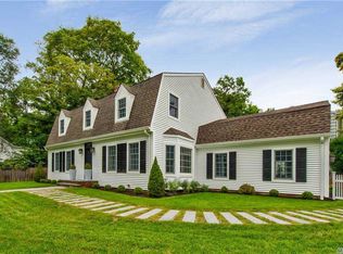 24 White Spot Ln, Locust Valley, NY 11560