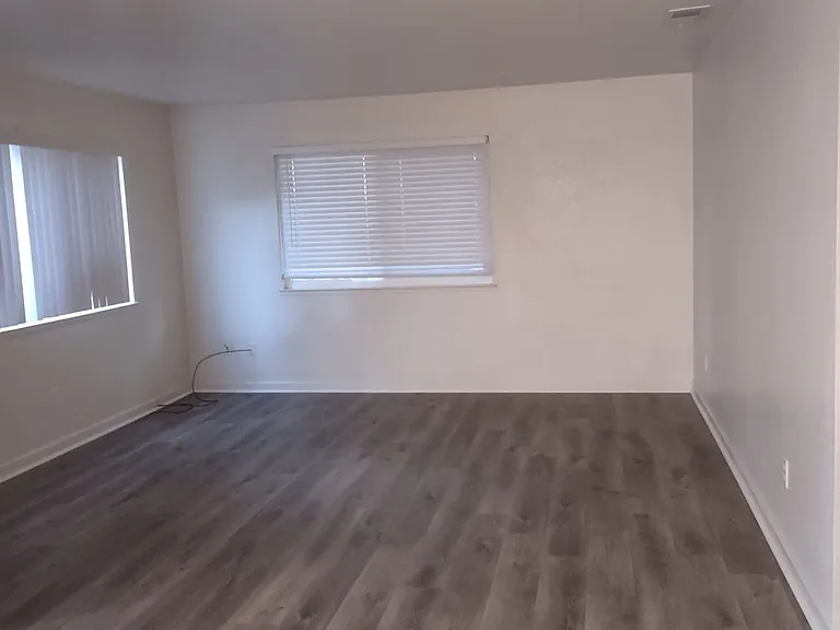 212 Ash St — Photo 2